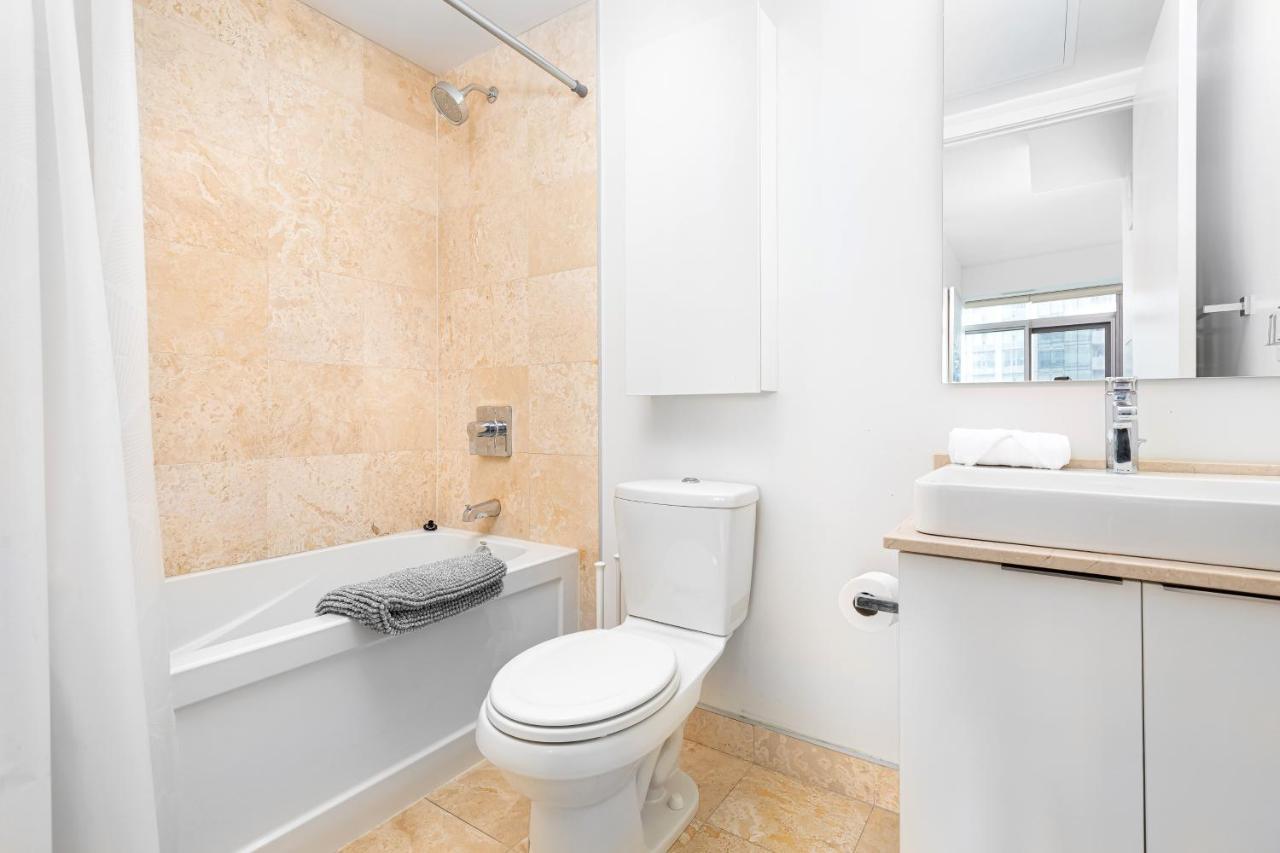 Downtown Toronto Condo Near Cn Tower, Mtcc, Rogers Center , Union Station Zewnętrze zdjęcie